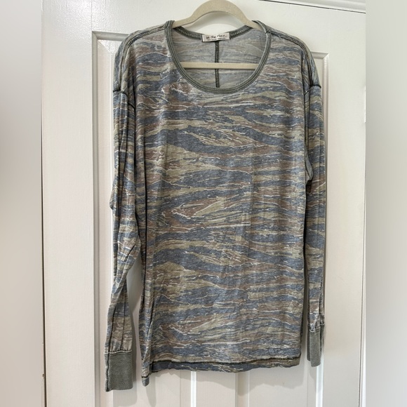 We the Free people distressed army print think king sleeve shirt top - Picture 4 of 11